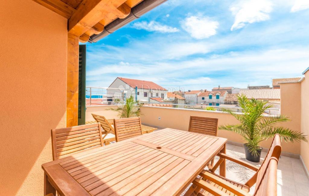 Casa Vodice, Centar, 300m2