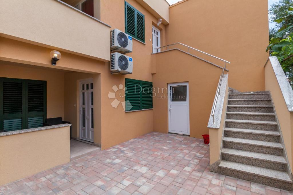 Casa Vodice, Centar, 300m2