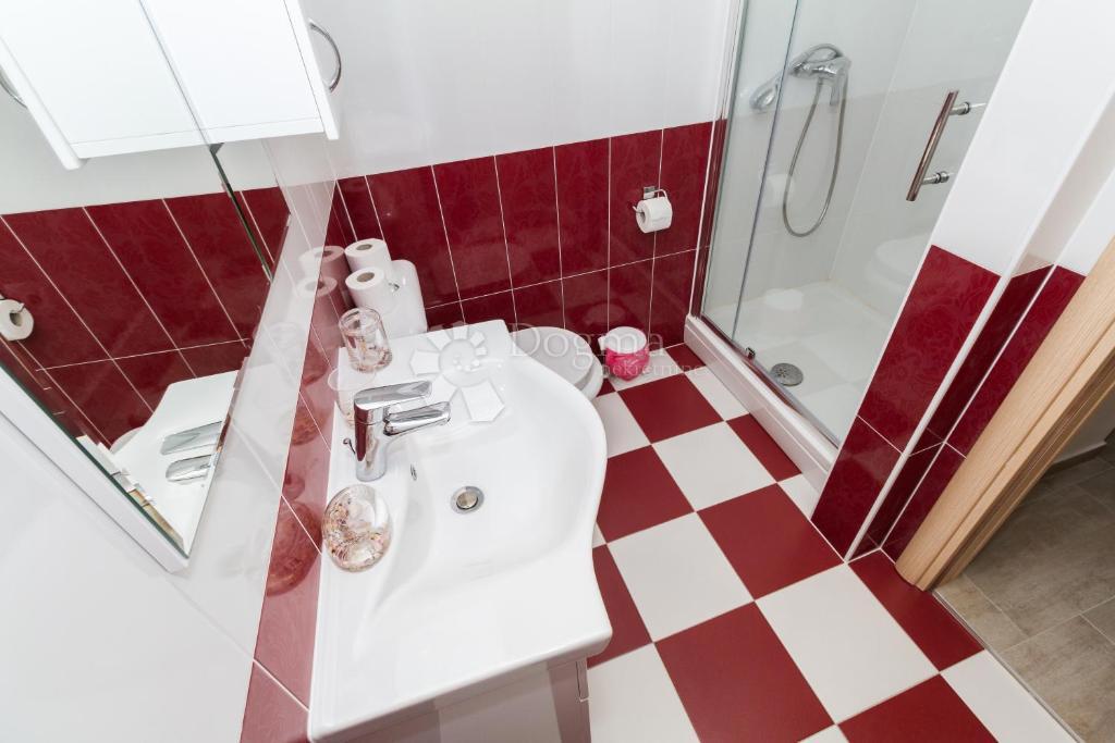 Casa Vodice, Centar, 300m2