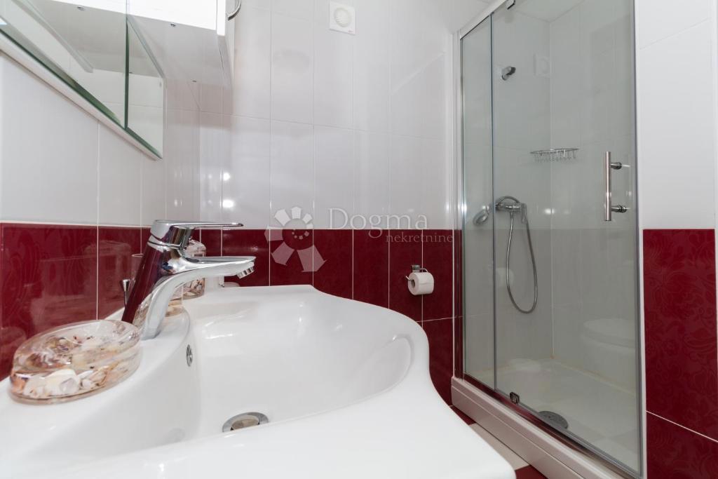 Casa Vodice, Centar, 300m2