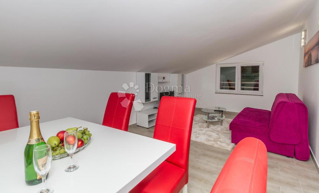 Casa Vodice, Centar, 300m2