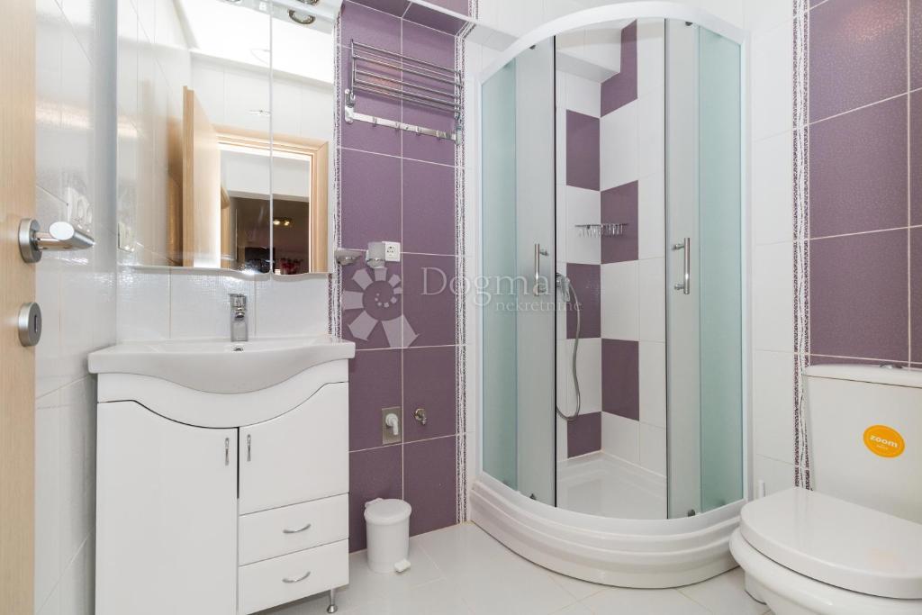 Casa Vodice, Centar, 300m2