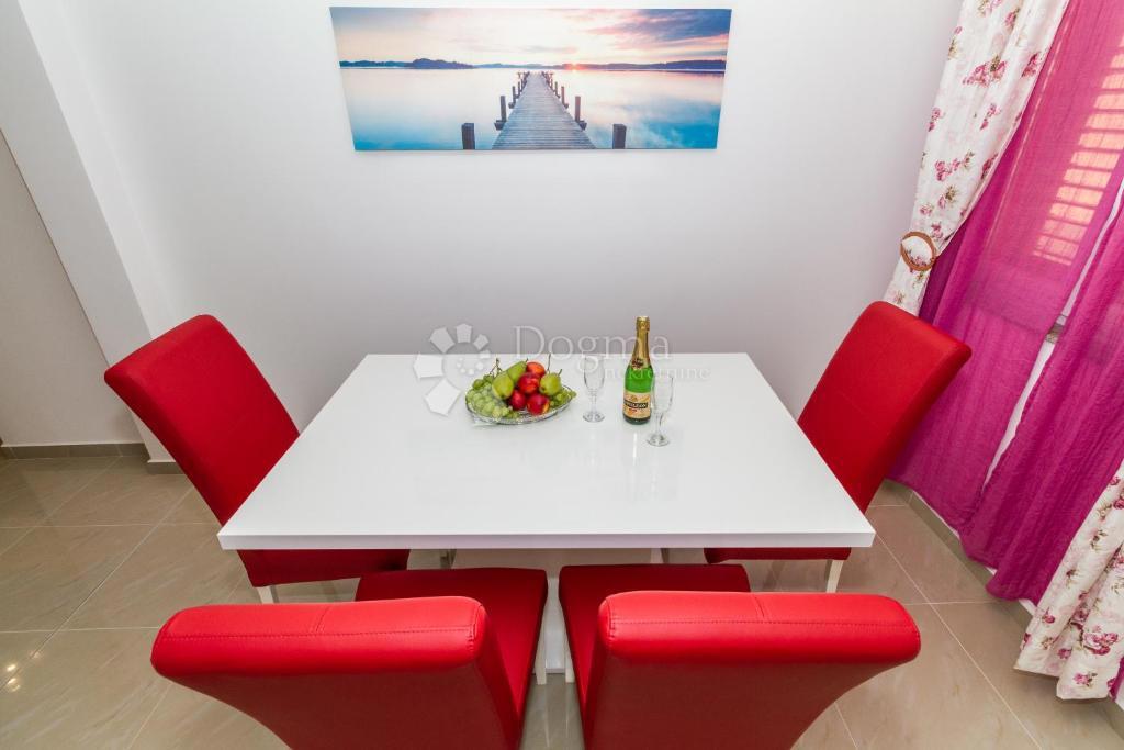 Casa Vodice, Centar, 300m2