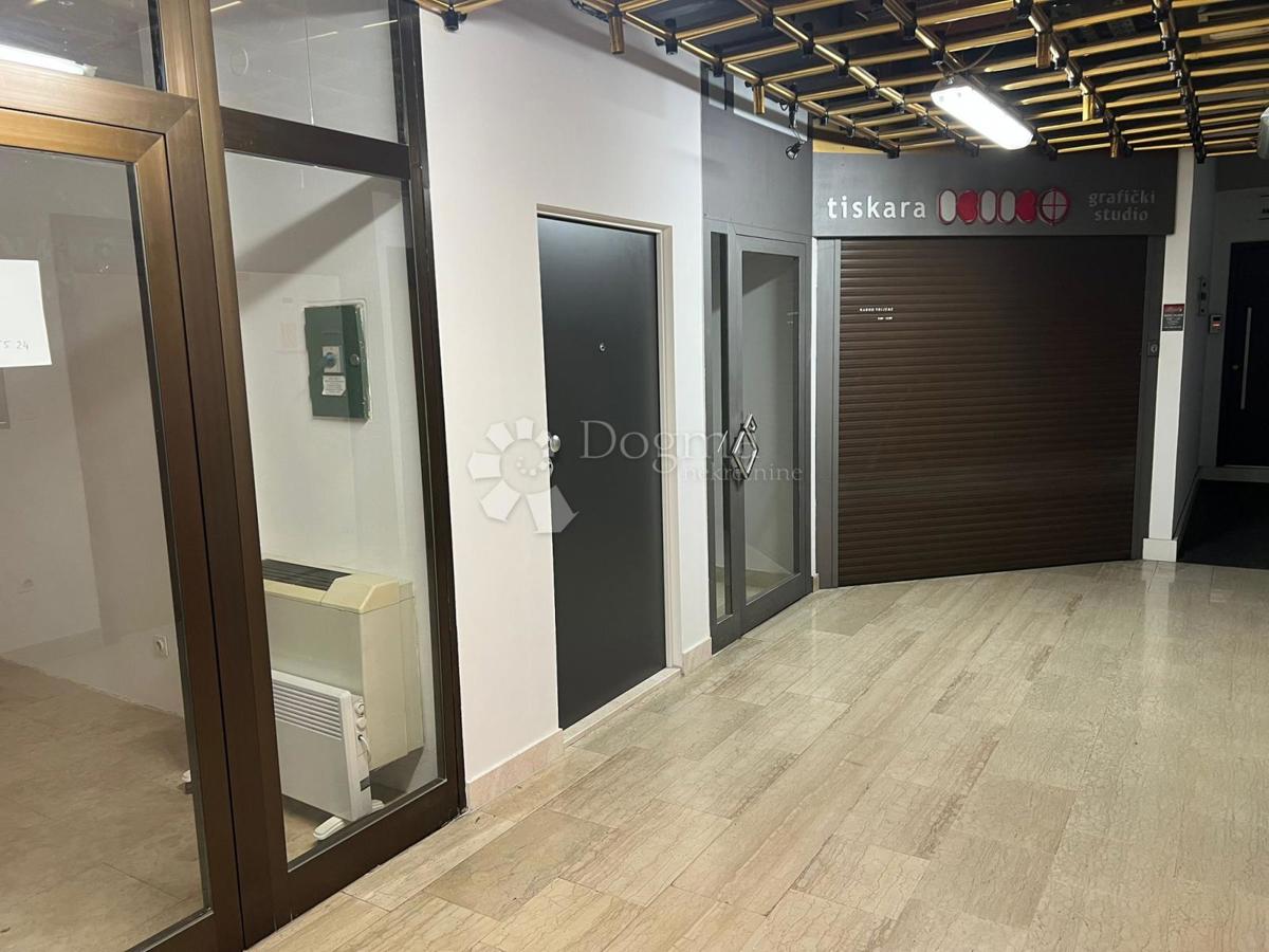 Locale commerciale Centar, Pula, 18m2