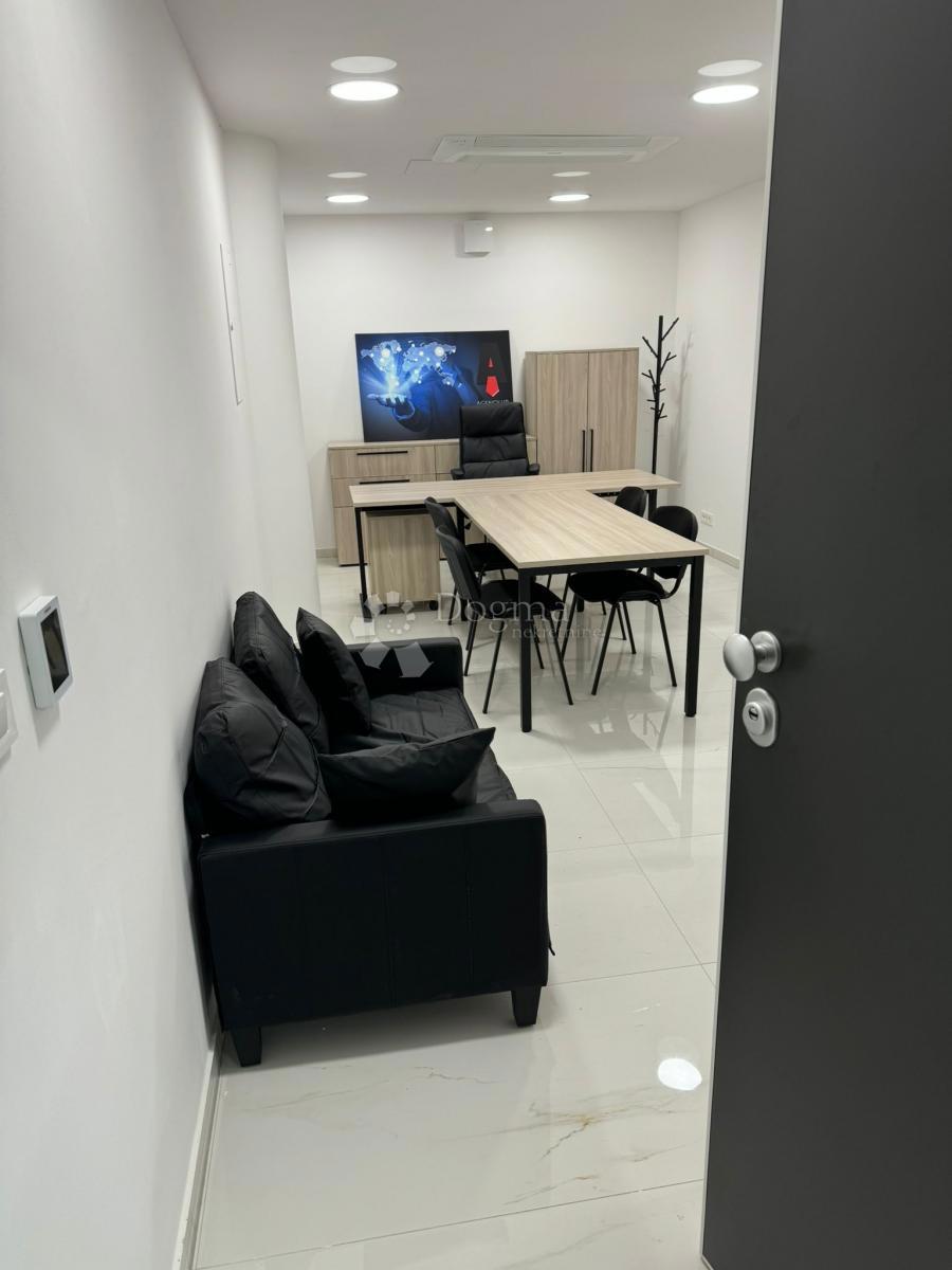 Locale commerciale Centar, Pula, 18m2