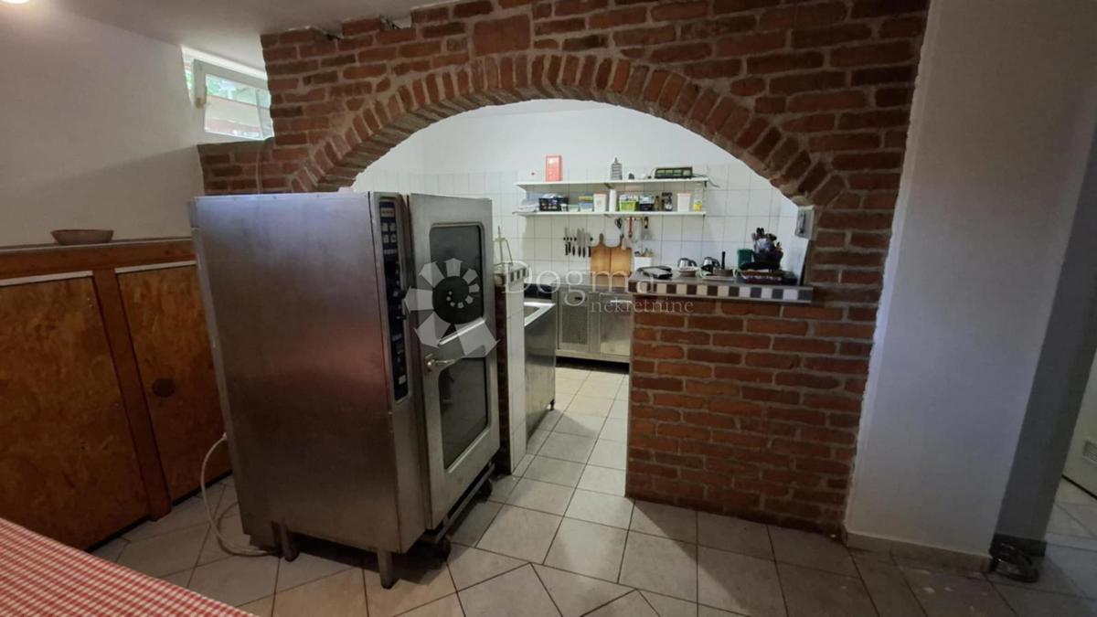 Locale commerciale Hallers, Varaždin, 250m2