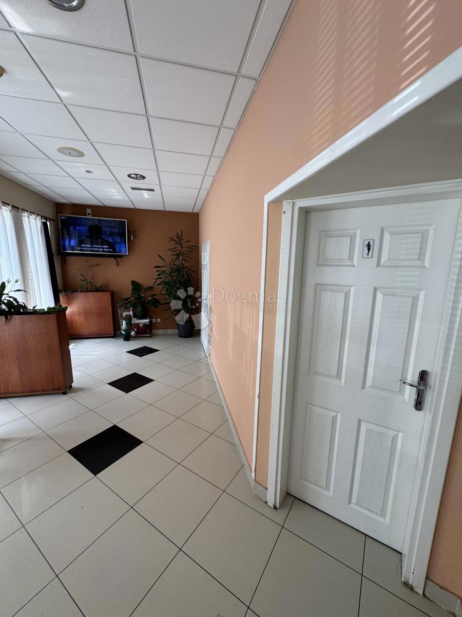 Locale commerciale Črešnjevec, Tuhelj, 312,27m2