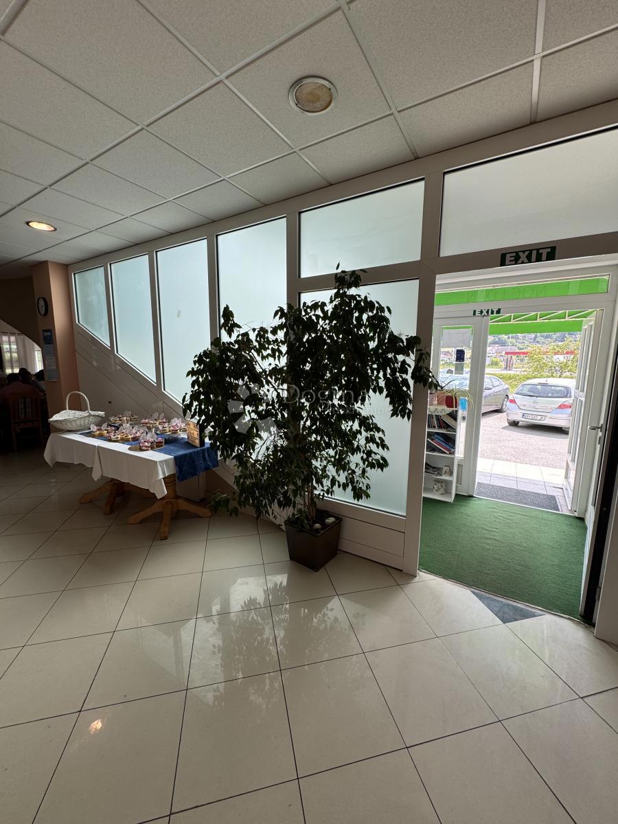 Locale commerciale Črešnjevec, Tuhelj, 312,27m2