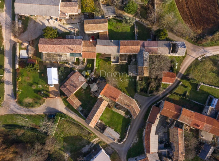 IMMOBILE PER UN PICCOLO COMPLESSO ABITATIVO PRIVATO