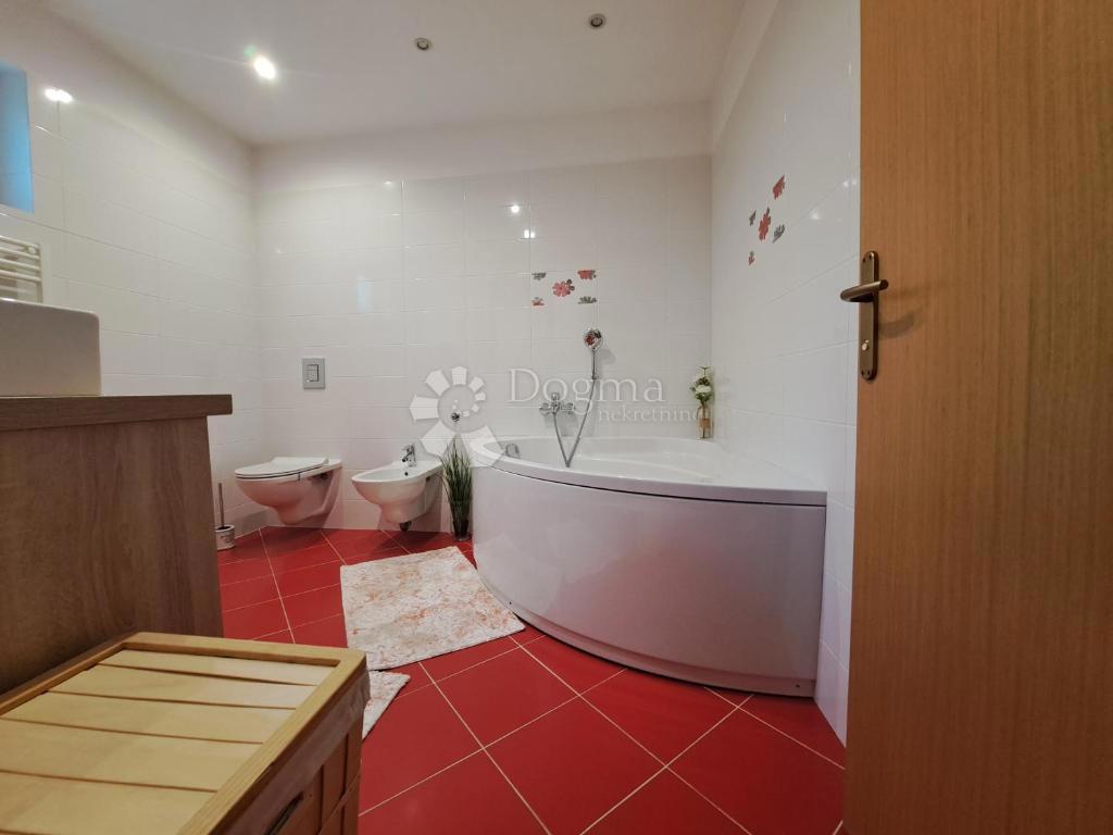 Casa Ičići, Opatija - Okolica, 220m2