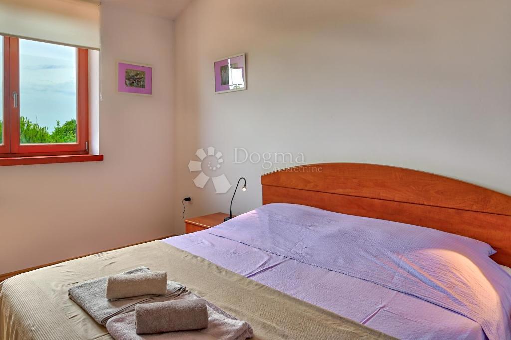 ISTRIA - Zona di Pola: Casa ristrutturata con piscina nel tranquillo villaggio di Krnica