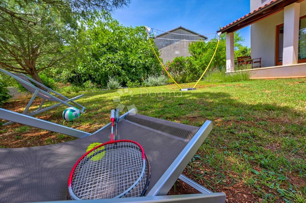 ISTRIA - Zona di Pola: Casa ristrutturata con piscina nel tranquillo villaggio di Krnica