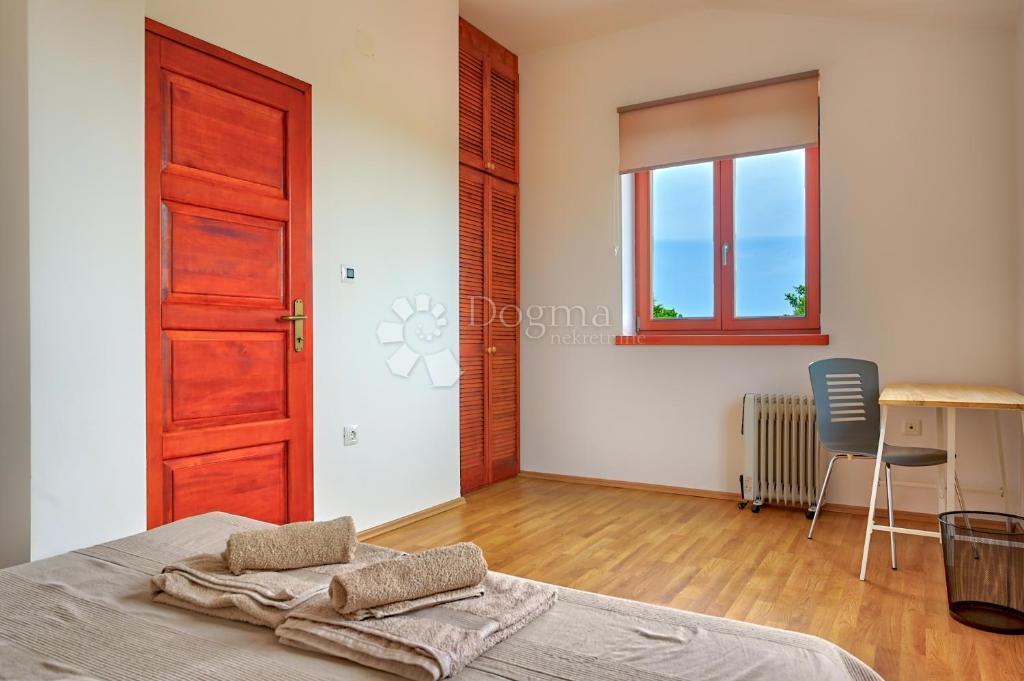 ISTRIA - Zona di Pola: Casa ristrutturata con piscina nel tranquillo villaggio di Krnica