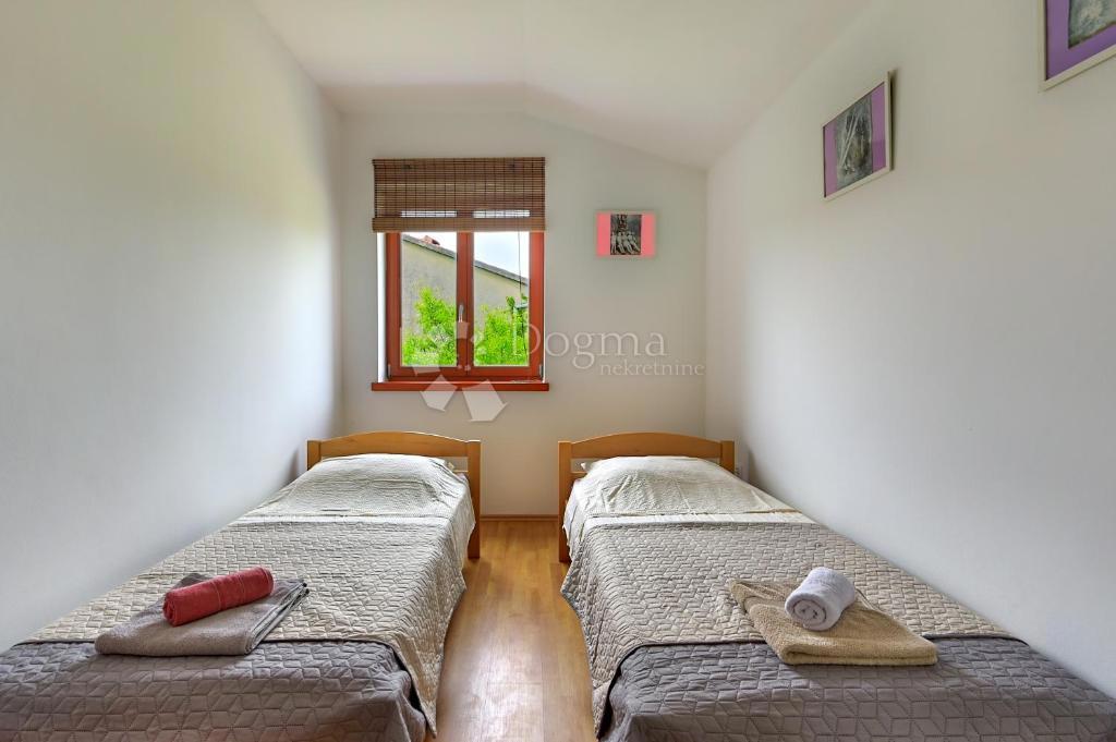 ISTRIA - Zona di Pola: Casa ristrutturata con piscina nel tranquillo villaggio di Krnica