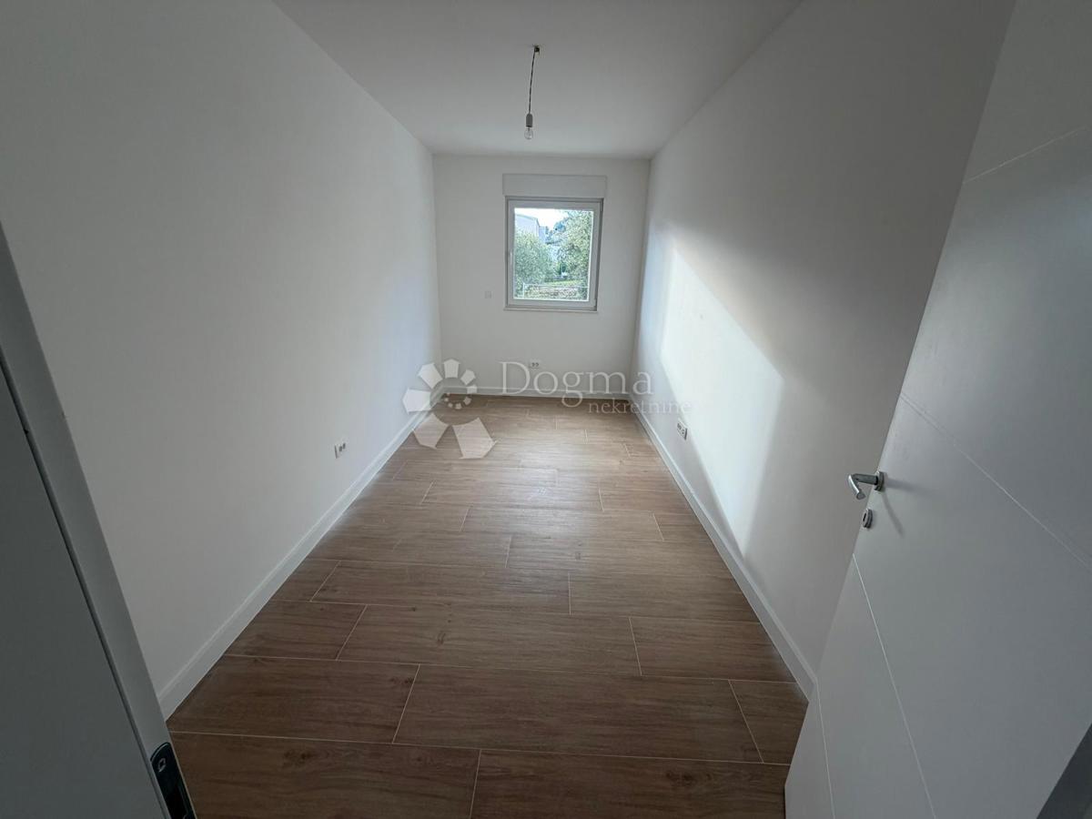 NUOVO EDIFICIO SEGET DONJI, APPARTAMENTO CON DUE CAMERE DA LETTO – A 200 M DAL MARE!!