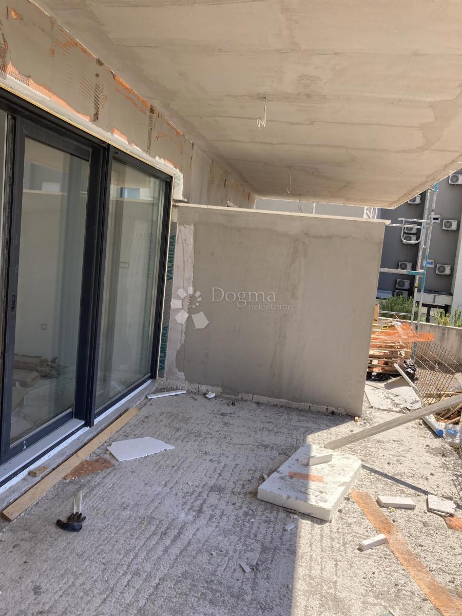 NUOVO EDIFICIO SEGET DONJI, APPARTAMENTO CON DUE CAMERE DA LETTO – A 200 M DAL MARE!!