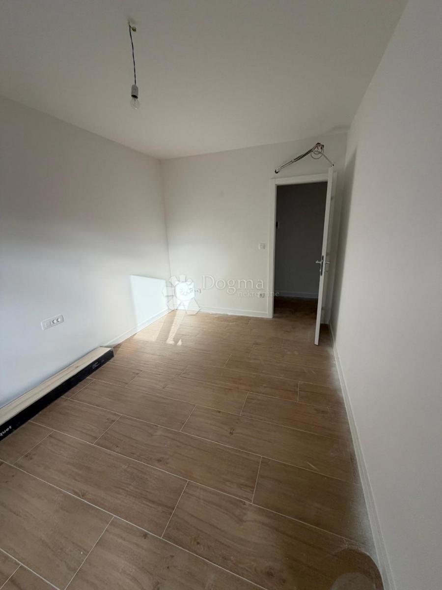 NUOVO EDIFICIO SEGET DONJI, APPARTAMENTO CON DUE CAMERE DA LETTO – A 200 M DAL MARE!!