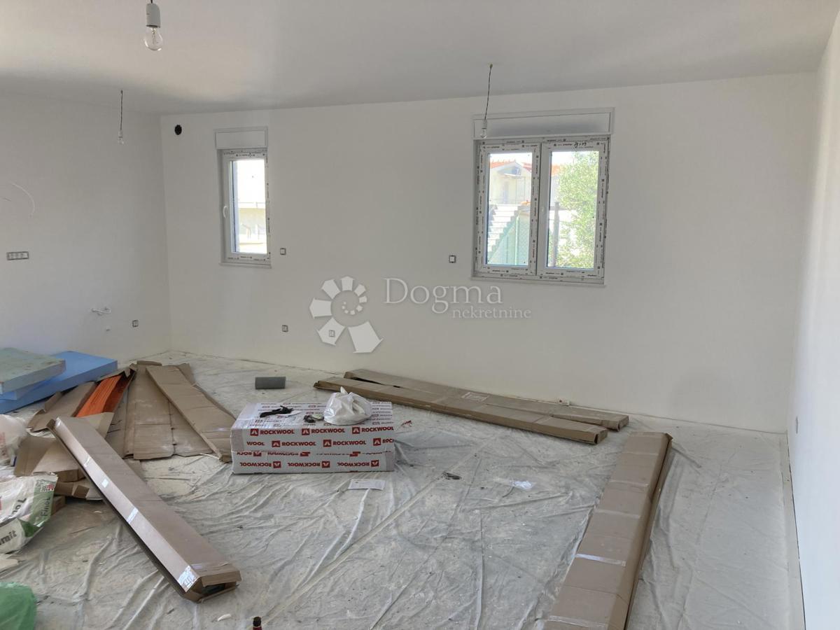 NUOVO EDIFICIO SEGET DONJI, APPARTAMENTO CON DUE CAMERE DA LETTO – A 200 M DAL MARE!!