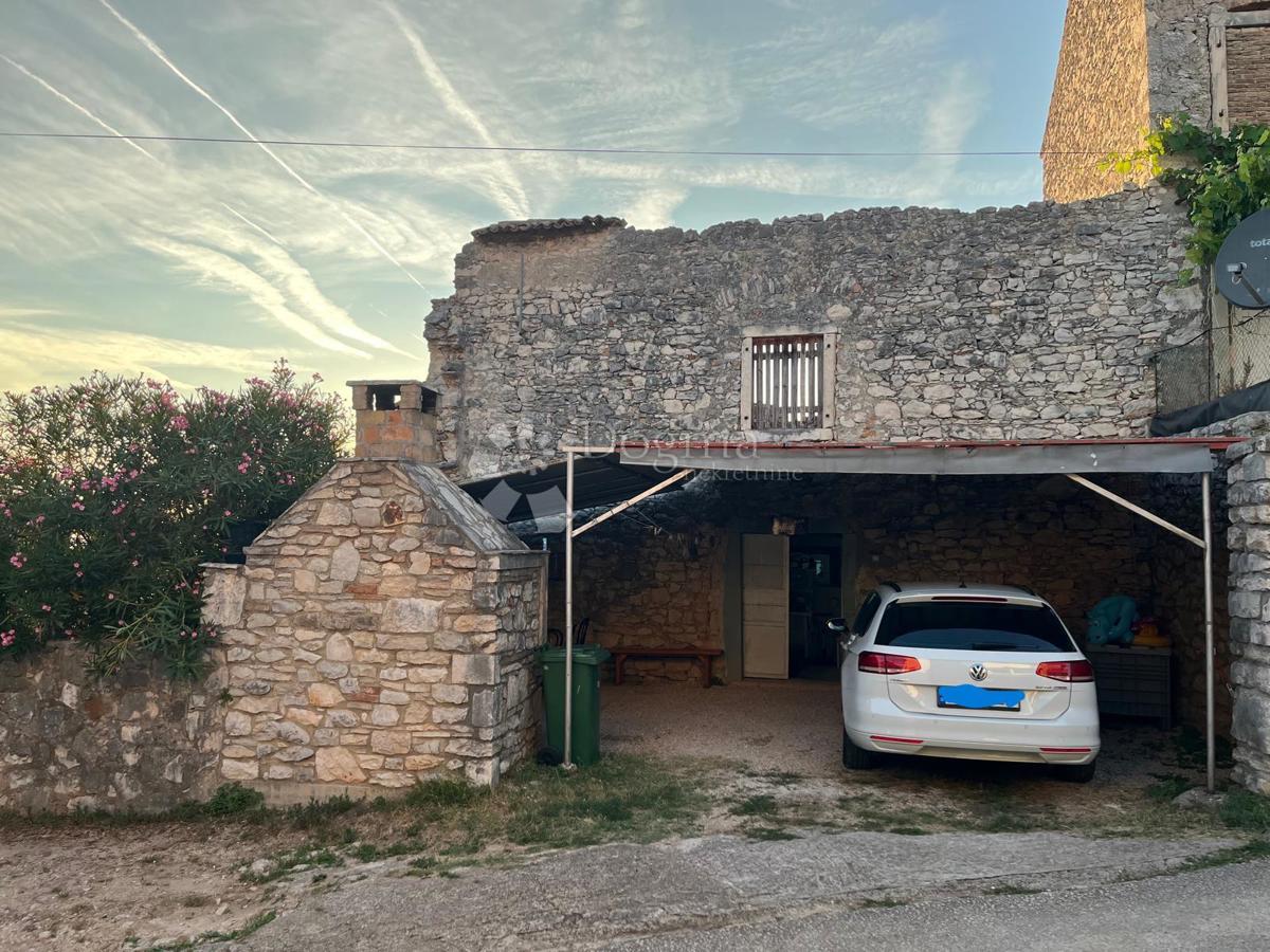 OCCASIONE – centro di Verteneglio, 84 m², possibilità di costruire fino a 2 piani