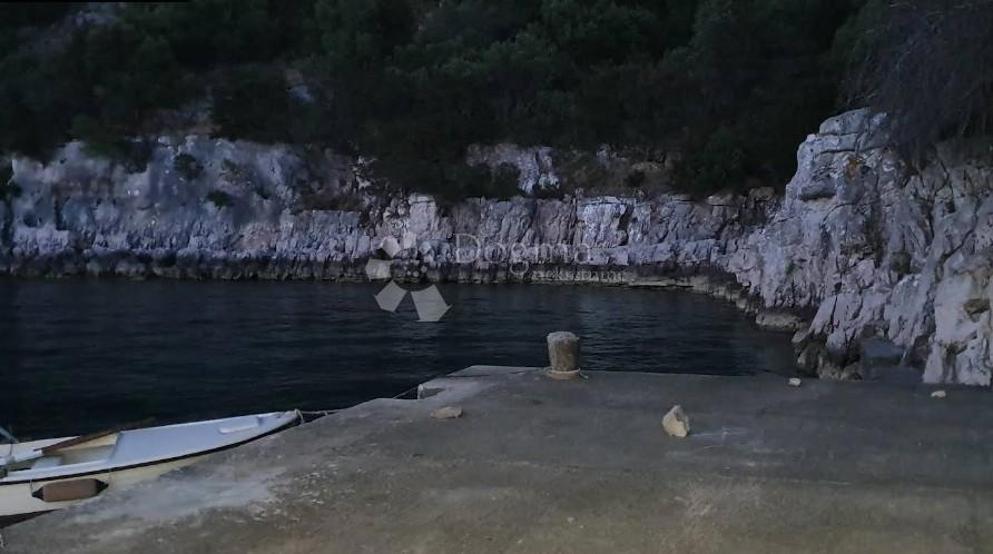 Terreno edificabile Skrivena Luka, Lastovo, 471m2