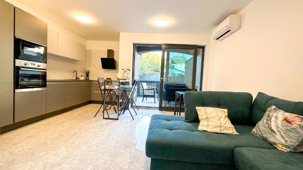 Appartamento con quattro camere da letto a Pješćana uvala