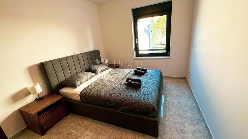 Appartamento con quattro camere da letto a Pješćana uvala