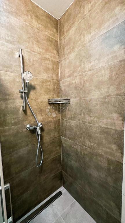 Appartamento con quattro camere da letto a Pješćana uvala