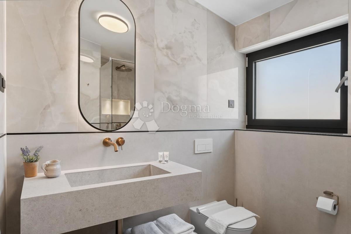 Casa Podstrana, 243,70m2