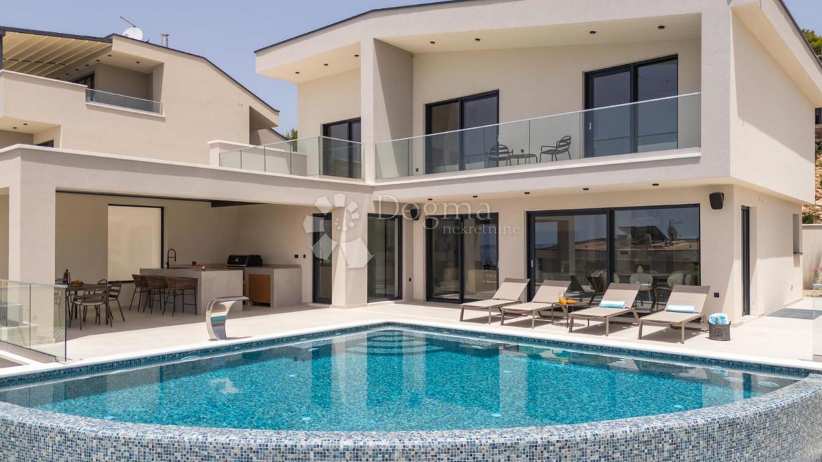 Casa Podstrana, 243,70m2