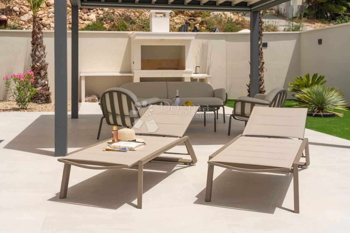 Casa Podstrana, 243,70m2