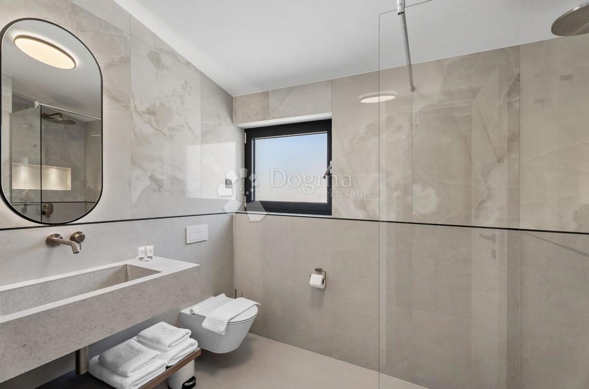 Casa Podstrana, 243,70m2