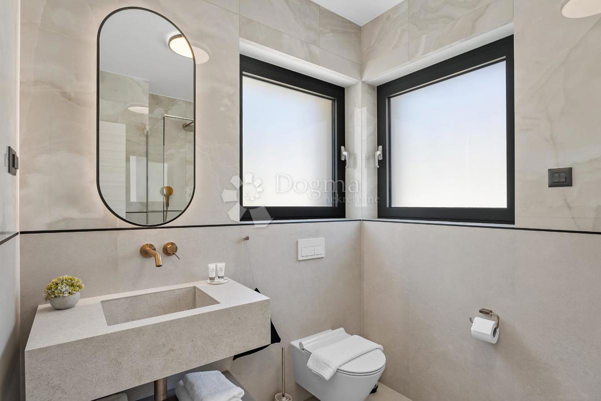 Casa Podstrana, 243,70m2