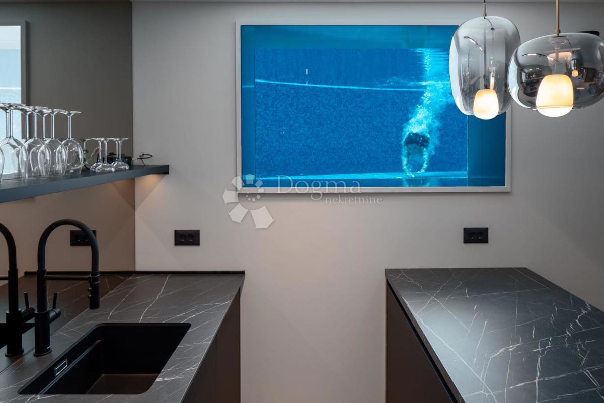 Casa Podstrana, 243,70m2