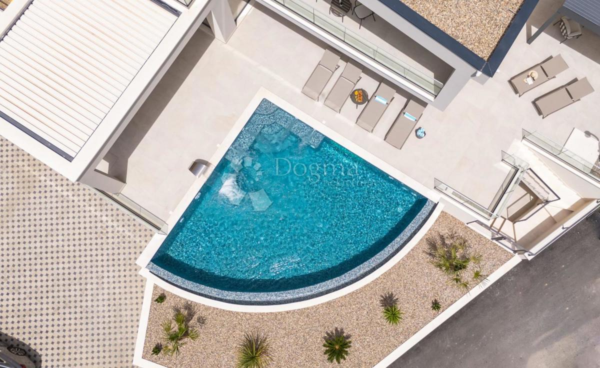 Casa Podstrana, 243,70m2