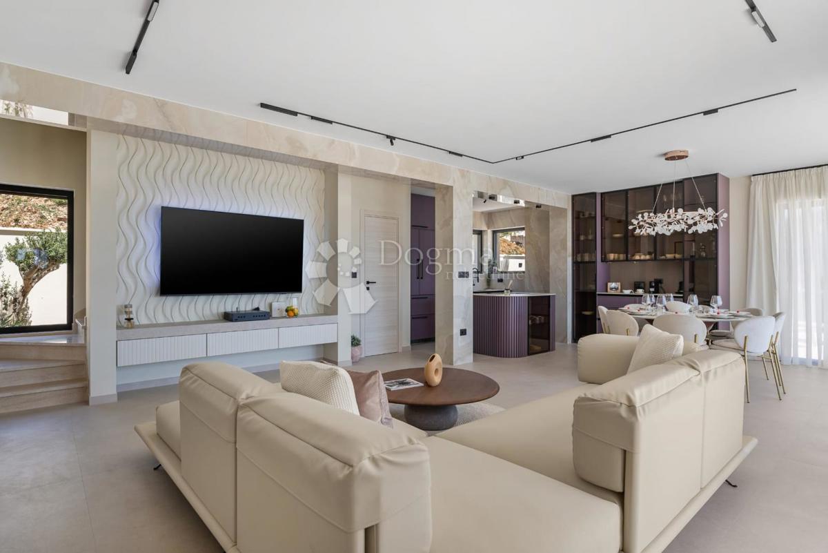 Casa Podstrana, 243,70m2