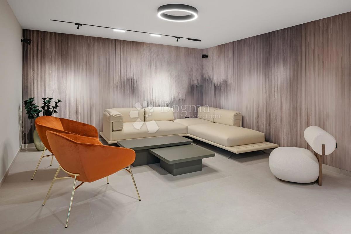 Casa Podstrana, 243,70m2