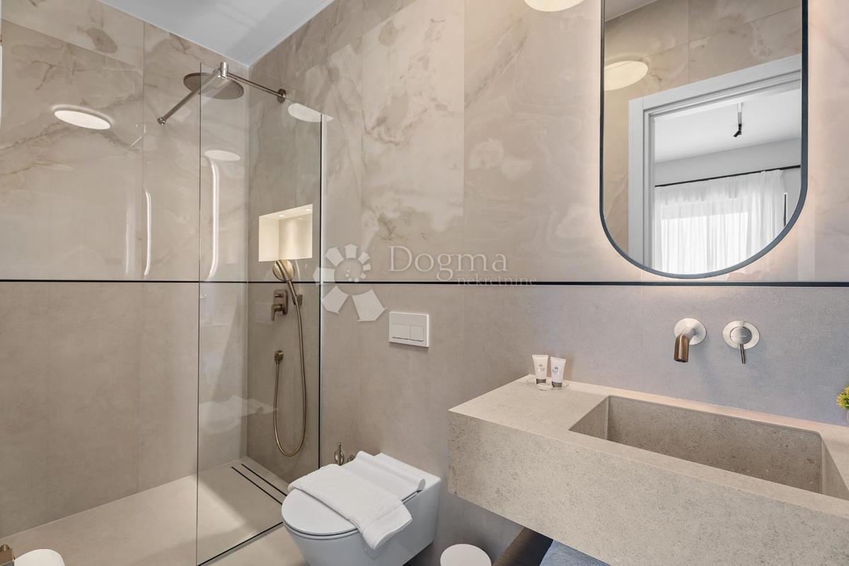 Casa Podstrana, 243,70m2