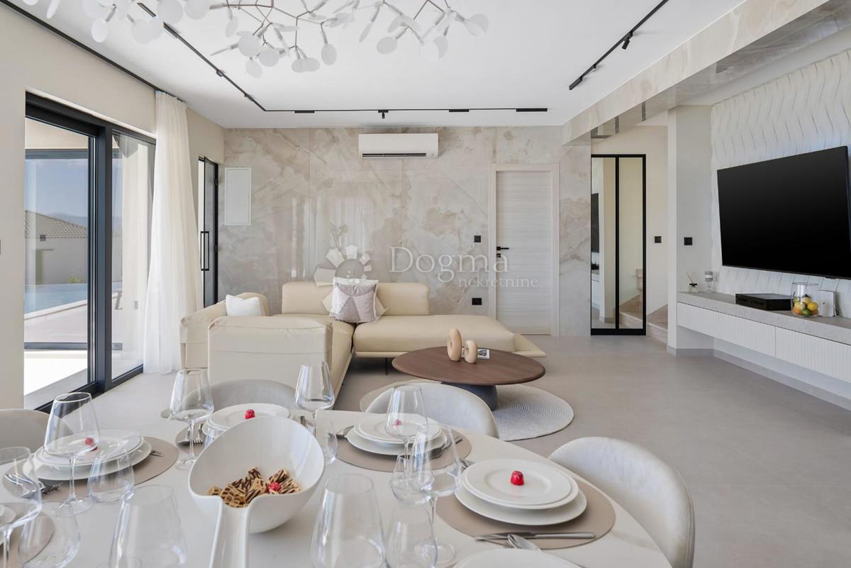 Casa Podstrana, 243,70m2