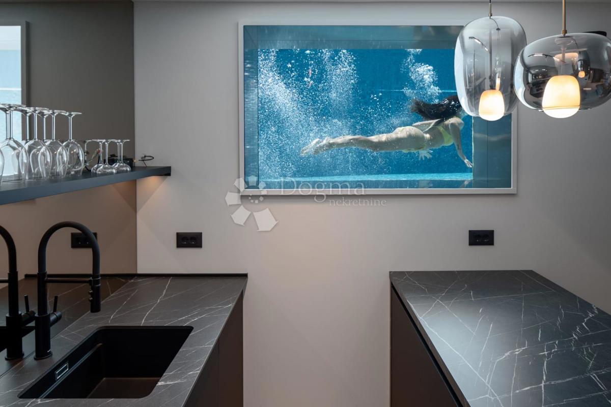 Casa Podstrana, 243,70m2