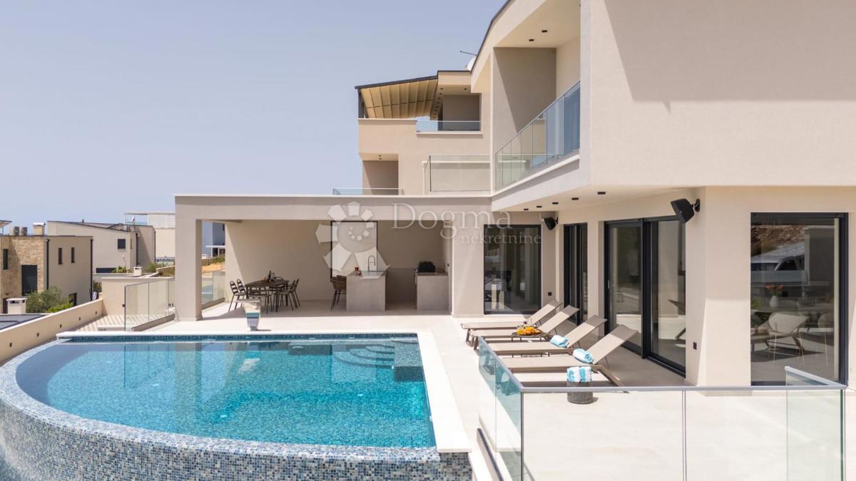 Casa Podstrana, 243,70m2