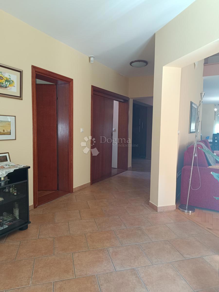 Casa Centar, Vinkovci, 705m2