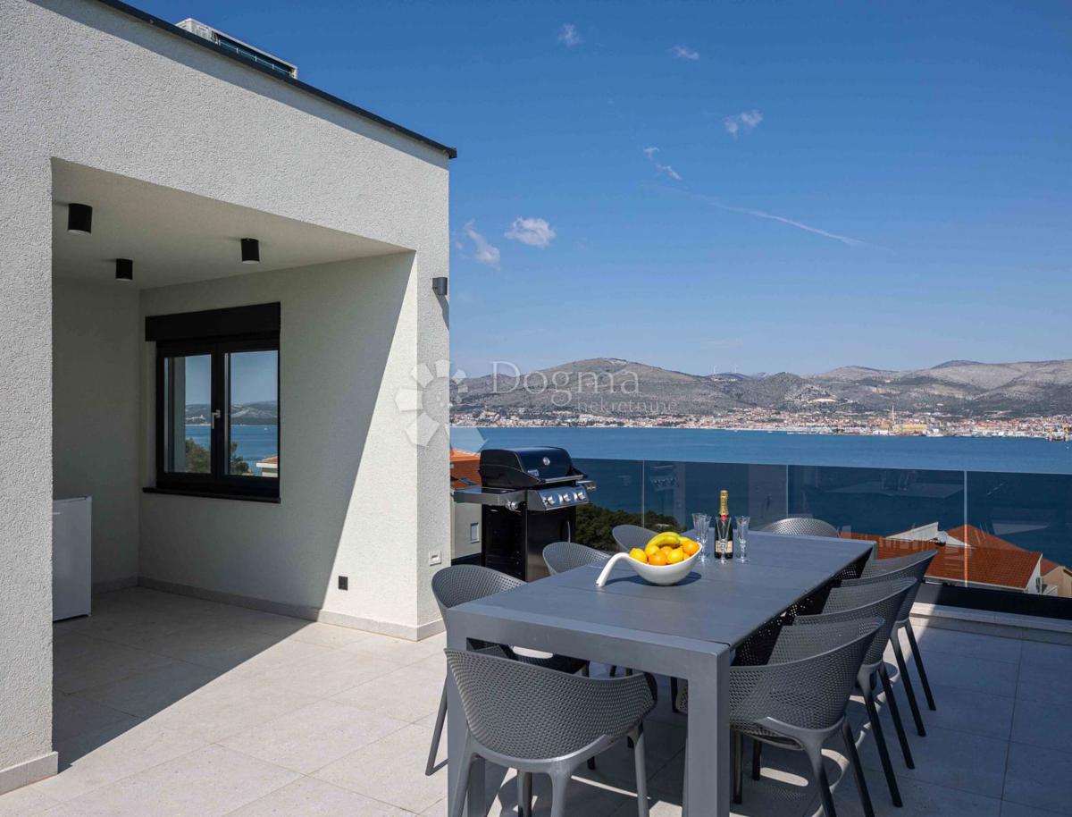 TROGIR/ČIOVO - BELLISSIMA VILLA CON PISCINA E VISTA