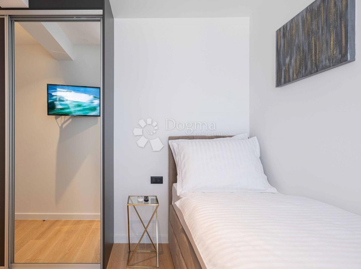 TROGIR/ČIOVO - BELLISSIMA VILLA CON PISCINA E VISTA