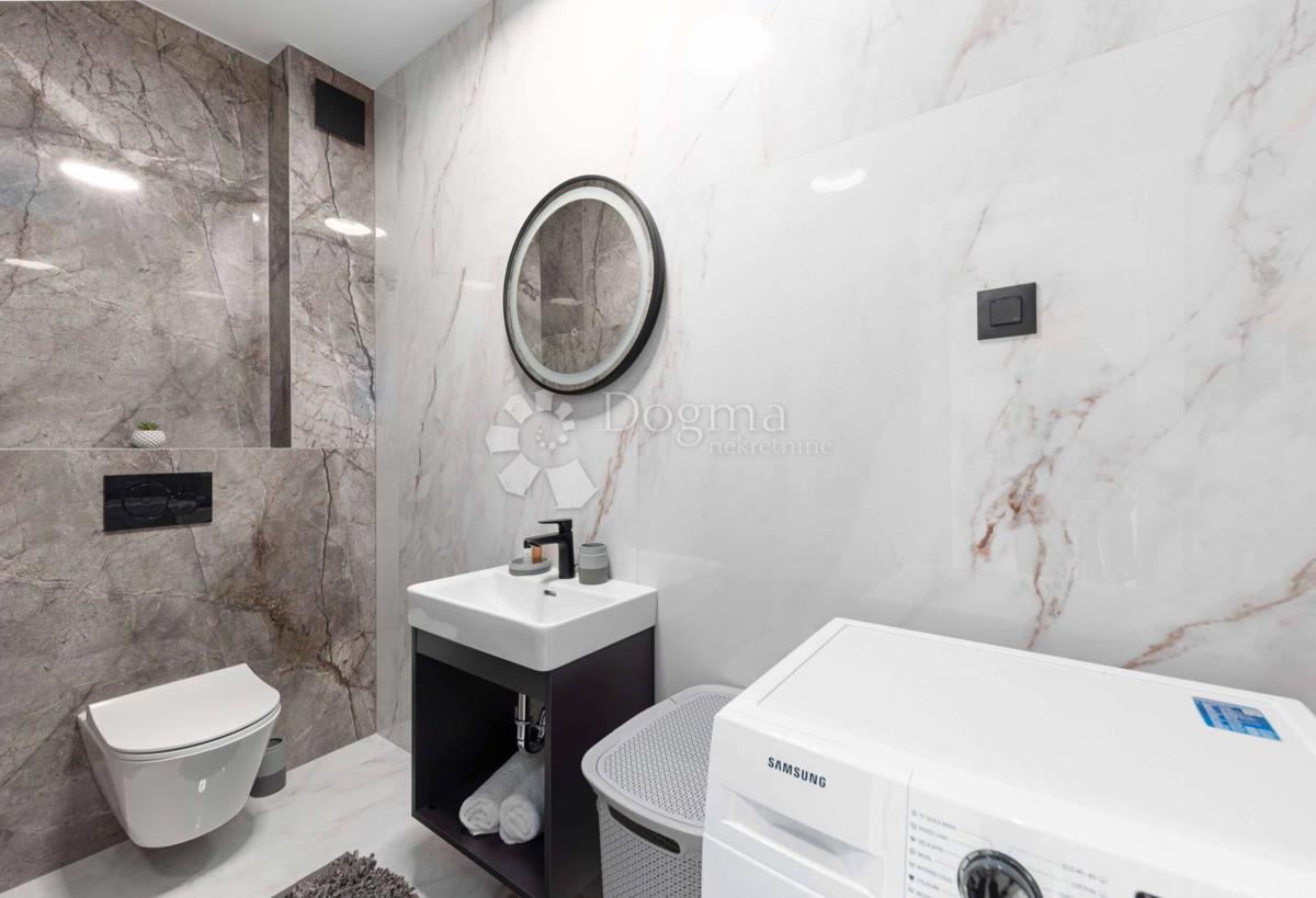 TROGIR/ČIOVO - BELLISSIMA VILLA CON PISCINA E VISTA