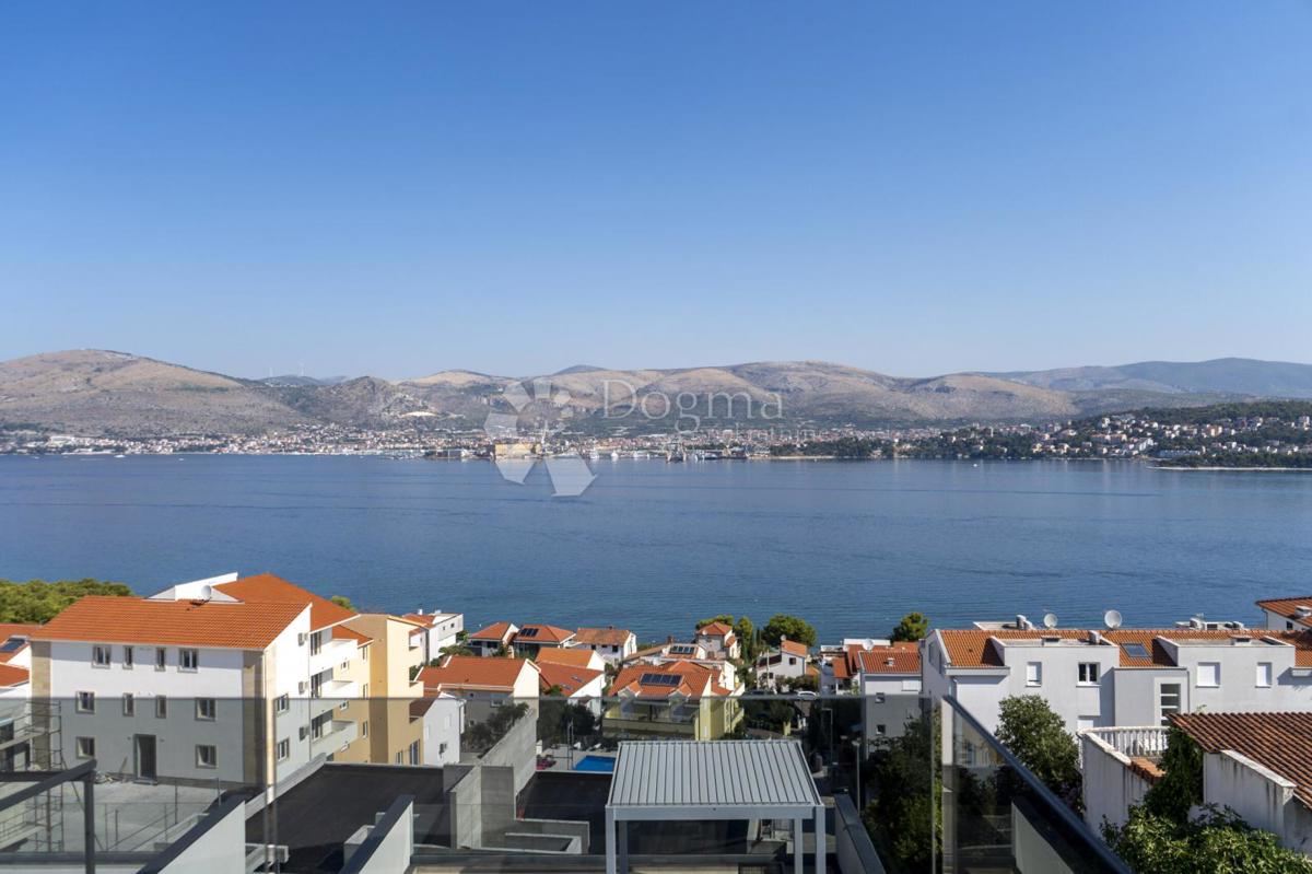 TROGIR/ČIOVO - BELLISSIMA VILLA CON PISCINA E VISTA