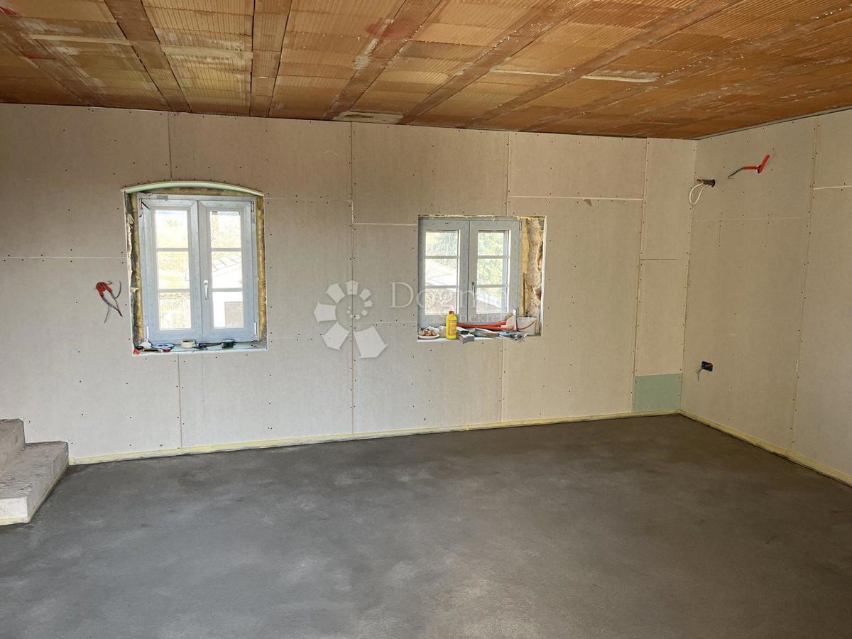 Casa in pietra adattata non lontano da Visignano nella fase alta roch-bau