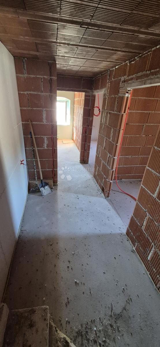 Casa in pietra adattata non lontano da Visignano nella fase alta roch-bau