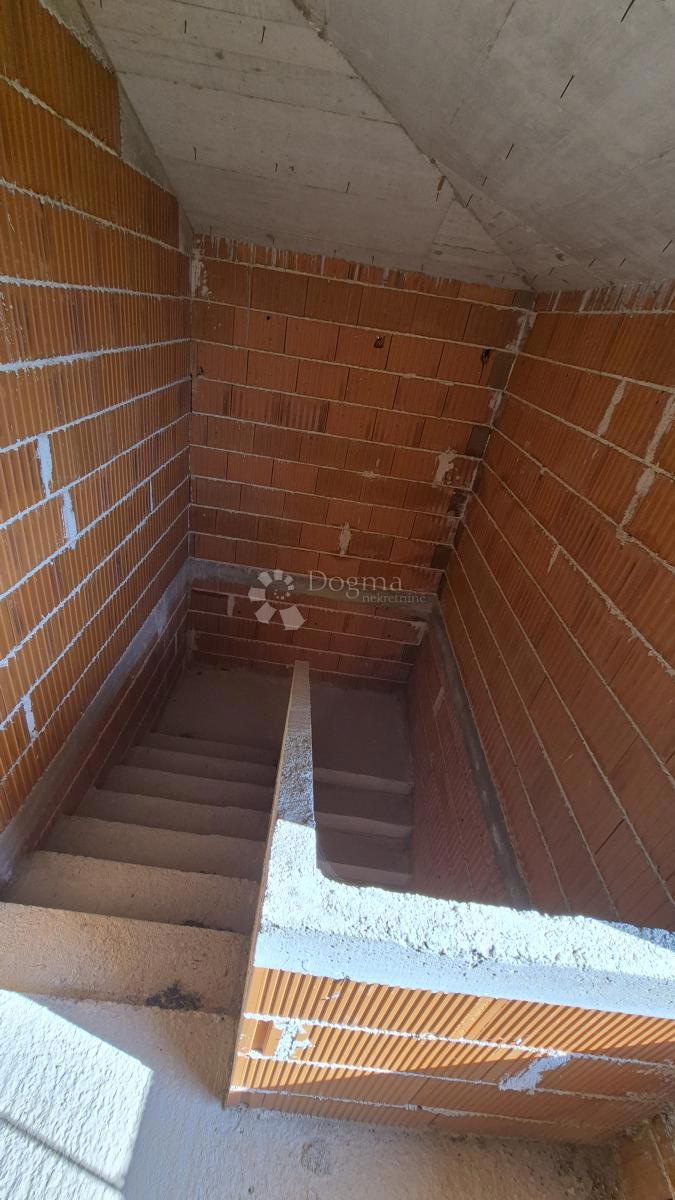 Bella casa nella fase Roch Bau, superficie abitabile utilizzabile 181,61 m2