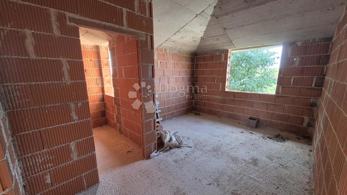 Bella casa nella fase Roch Bau, superficie abitabile utilizzabile 181,61 m2