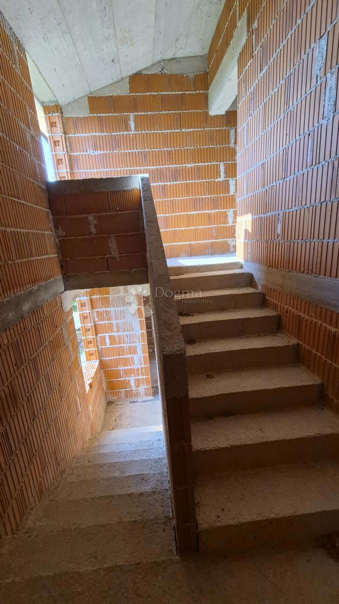 Bella casa nella fase Roch Bau, superficie abitabile utilizzabile 181,61 m2